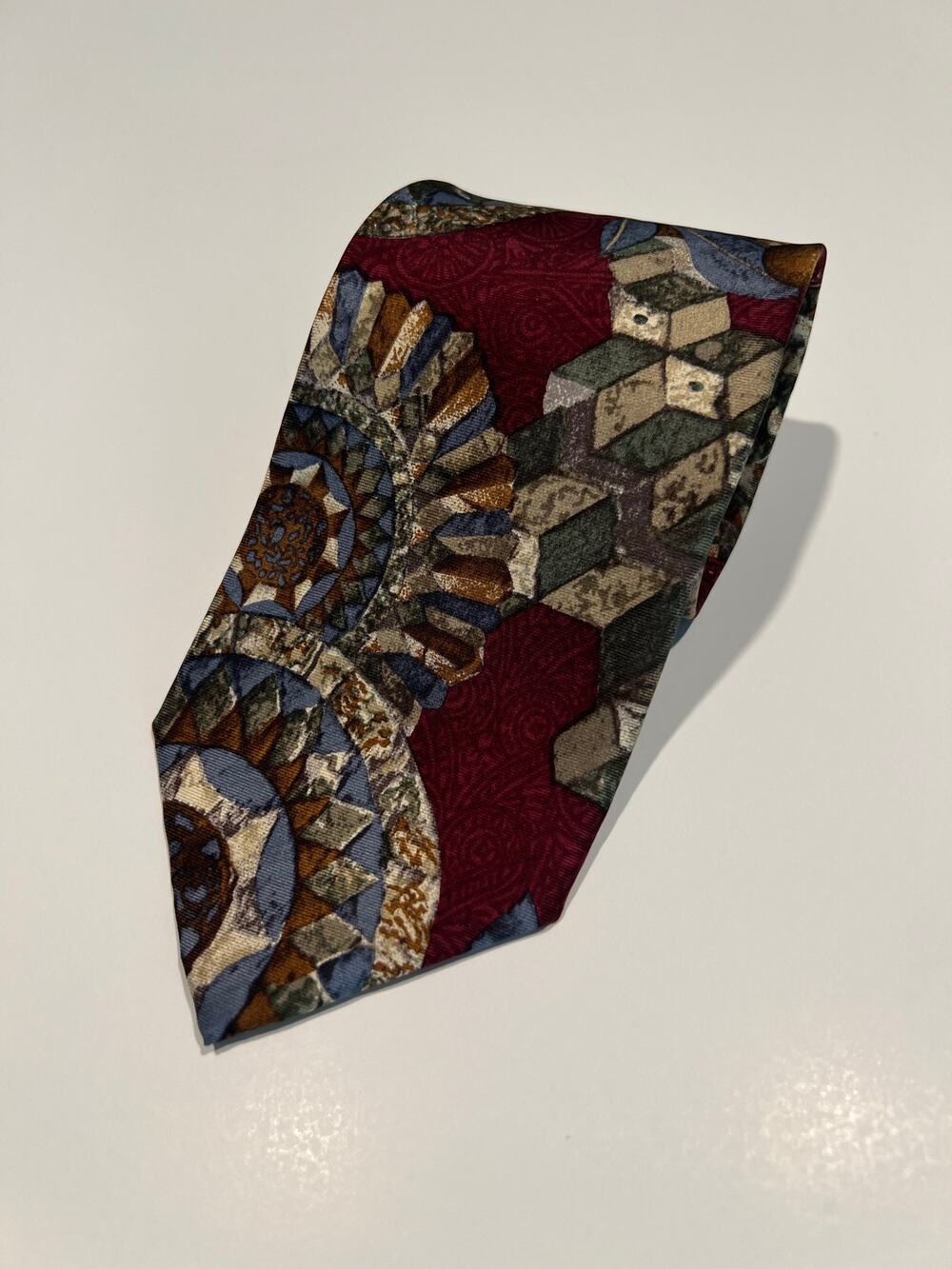 Structure Men's Necktie Imported Italian Silk Red Gold Abstract Print JL